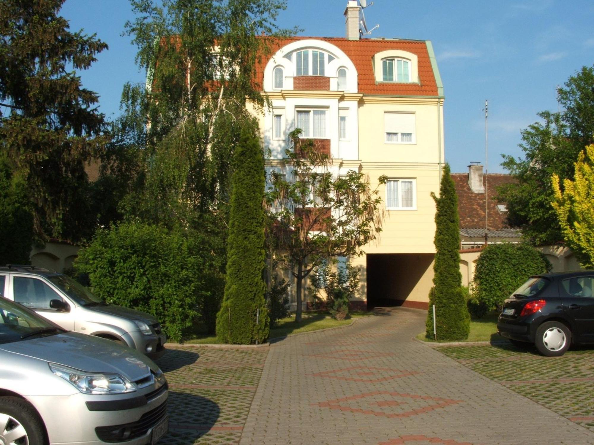 Couette-café Korona Panzio Debrecen